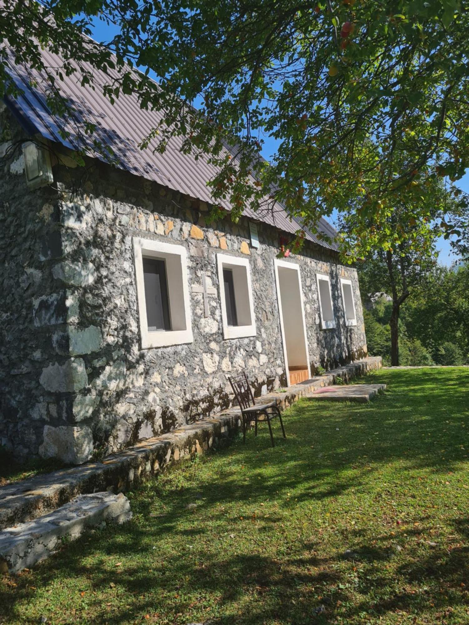 Guest House Emanueli Tropoje 外观 照片
